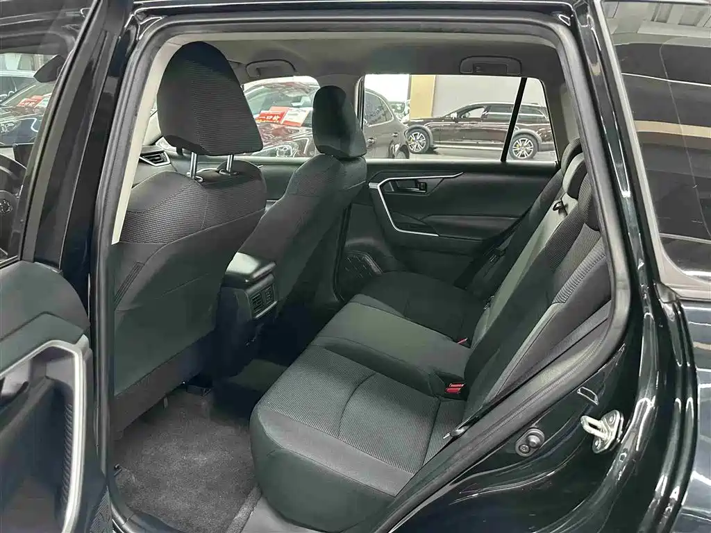 Toyota RAV4 Rongfang 2022 2.0L CVT 2WD Urban Edition фото 5