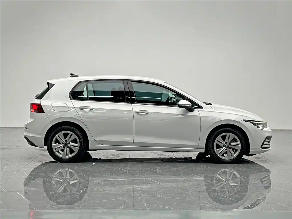Volkswagen Golf 2023 Model 200TSI DSG фото 7
