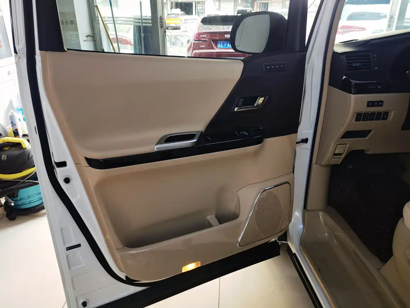 Toyota Alphard 2012 3.5L Premium Edition фото 9