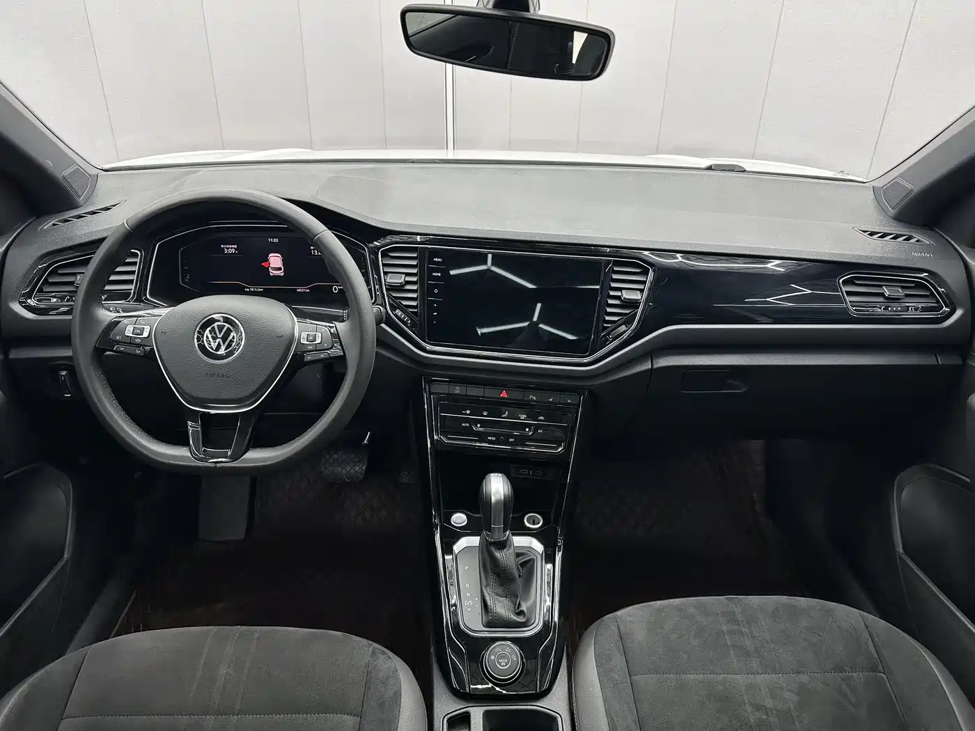 Volkswagen T-ROC 2021 Facelift 280TSI DSG 4WD Luxury Smart Connect Edition фото 6