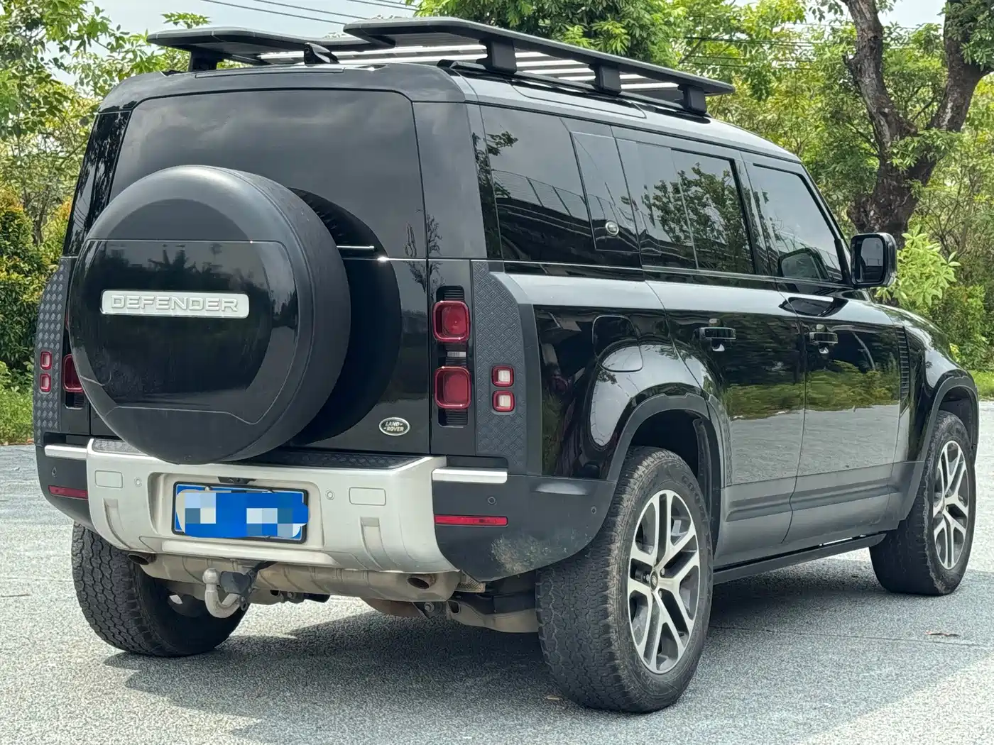 Photo 4 - Land Rover Defender