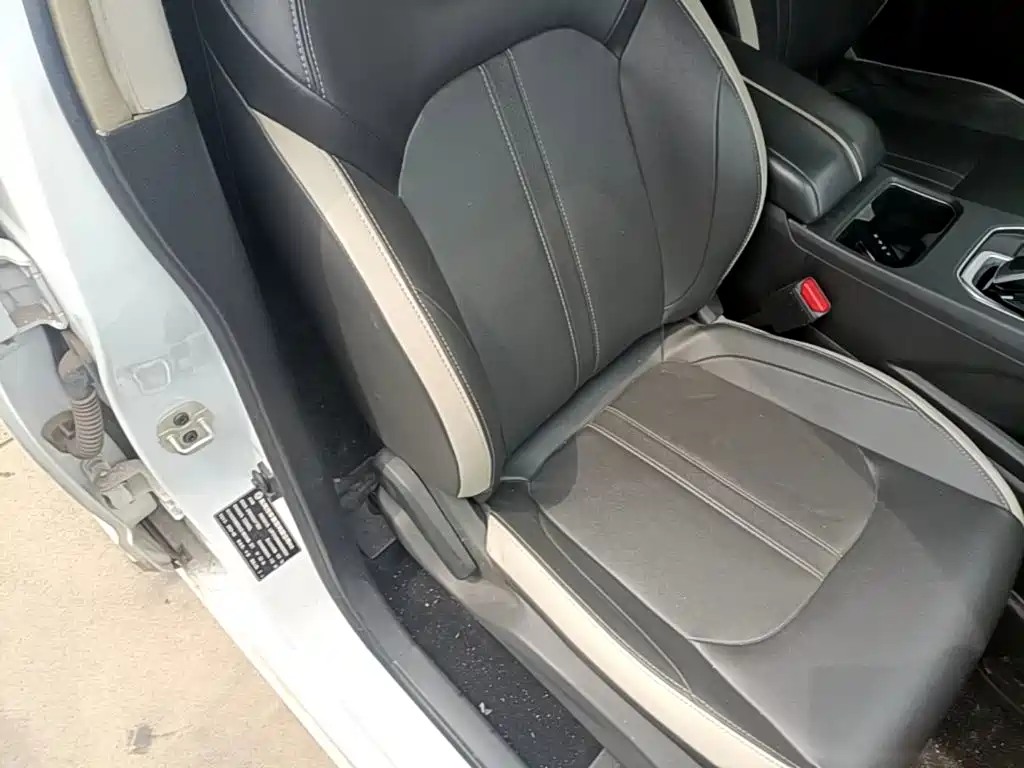 Dongfeng Aeolus Dongfeng Fengshen E70 2022 2023 500 Smart Edition (LFP 48.6kWh 110kW)