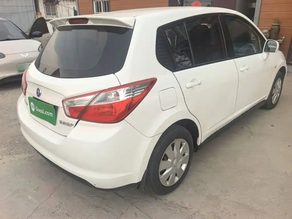 Venucia R50 2016 2016 Model 1.6L Automatic Elite Edition