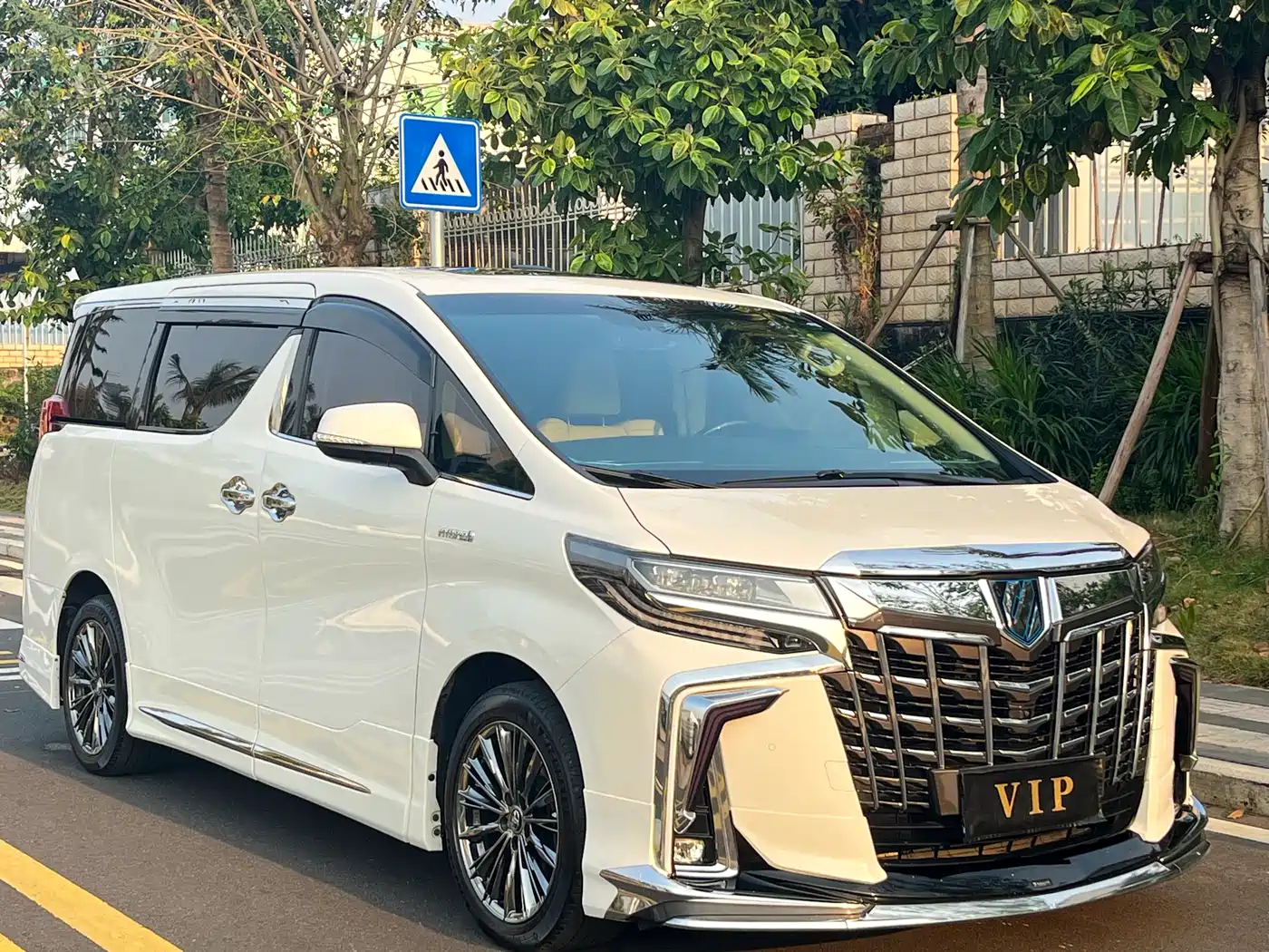 Toyota Alphard 2020 Hybrid 2.5L Premium Edition фото 3