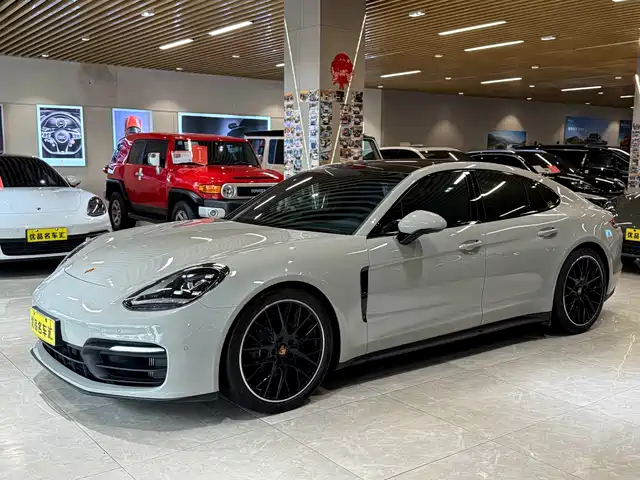 PORSCHE PANAMERA