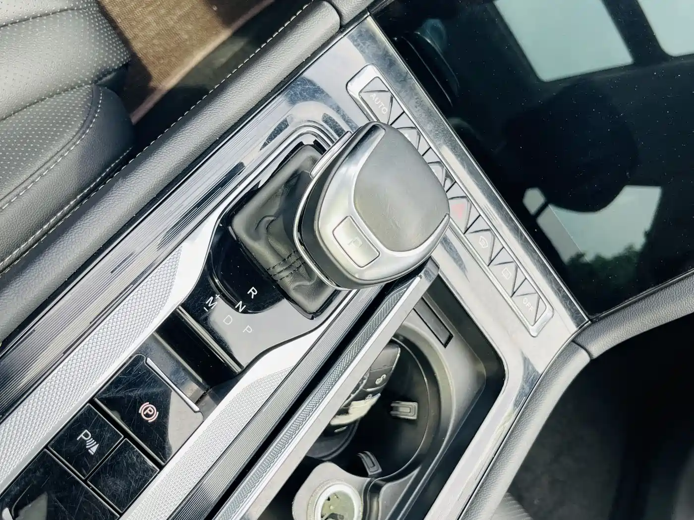 Hongqi H5 2024 1.5T DCT Smart Connect Flag Rhythm Edition фото 13