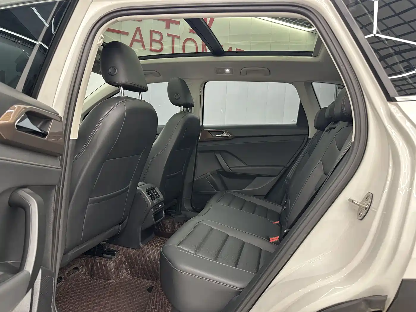 Volkswagen Tharu 2022 280TSI FWD Luxury Edition фото 5