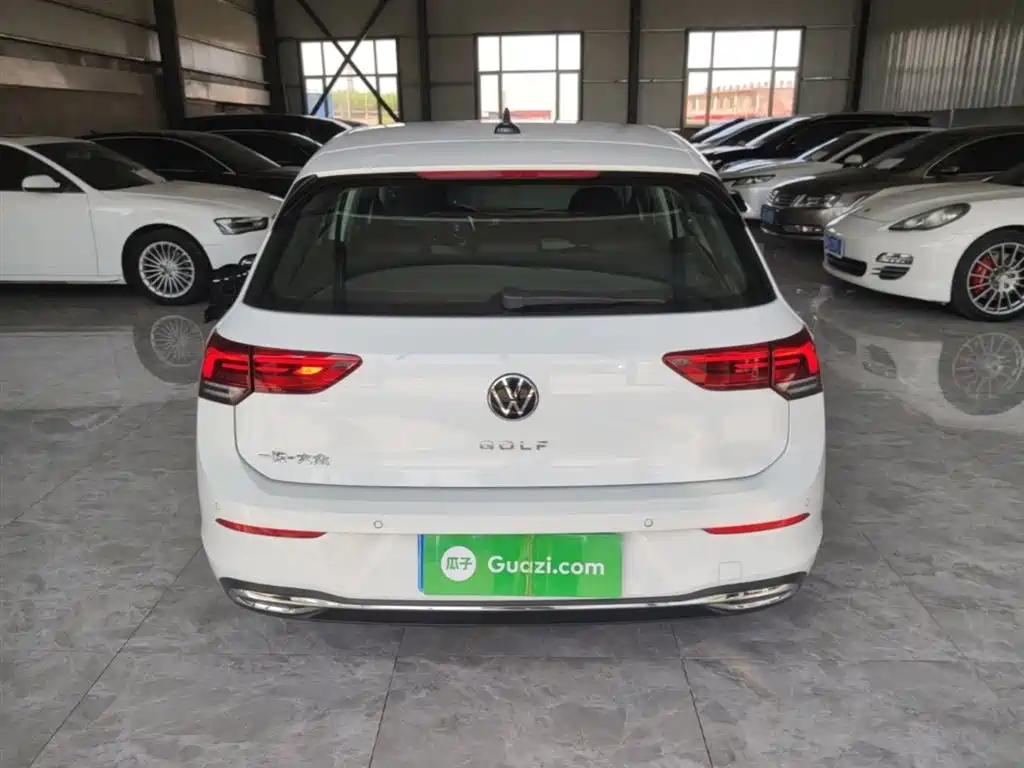 VOLKSWAGEN GOLF