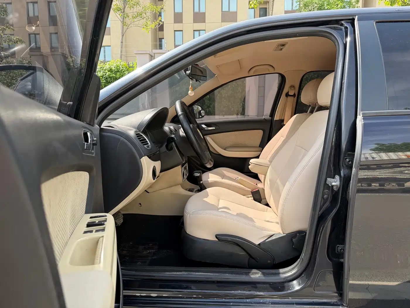 Volkswagen Lavida 2011 2.0L Automatic Pinyou Edition фото 6