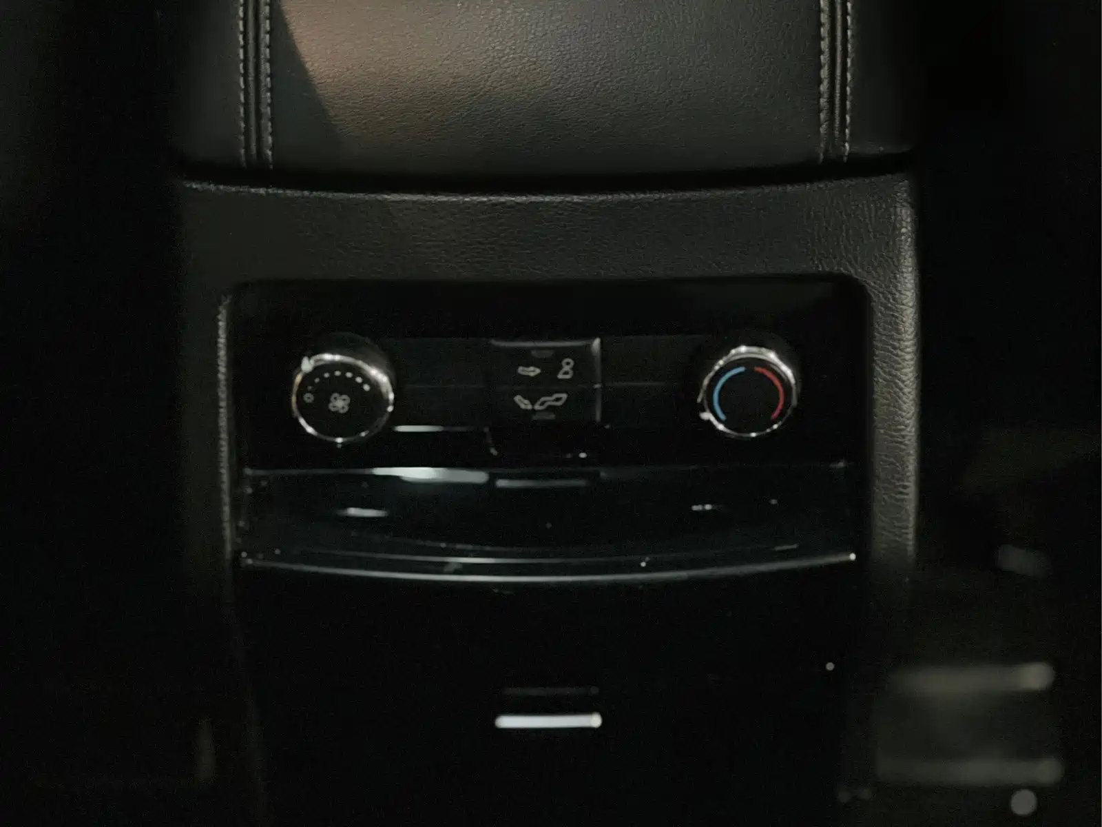 Фото 12 - Ford Edge