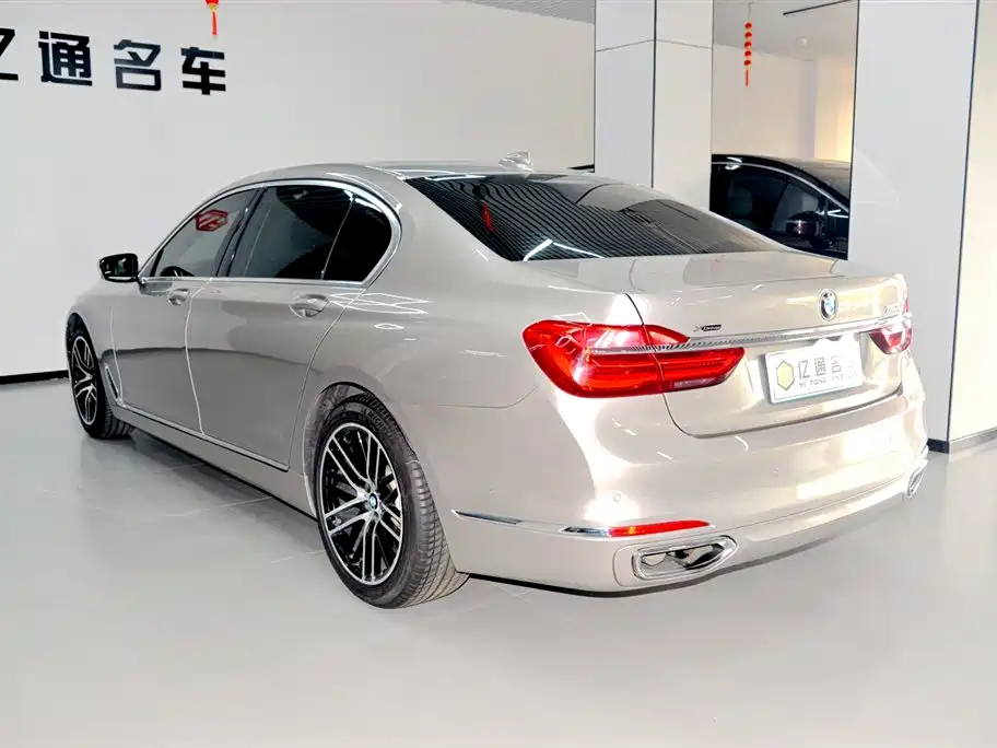 BMW 7 Series 2016 750Li xDrive 4-Seater фото 21