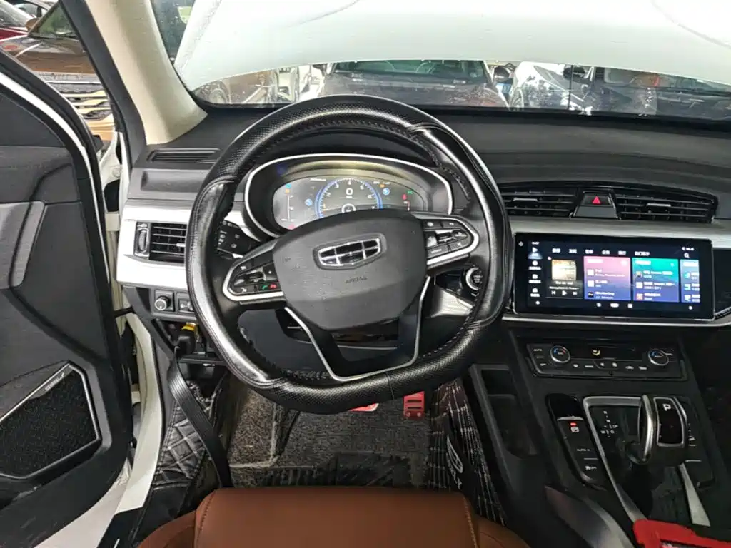 صورة 11 - Geely Atlas