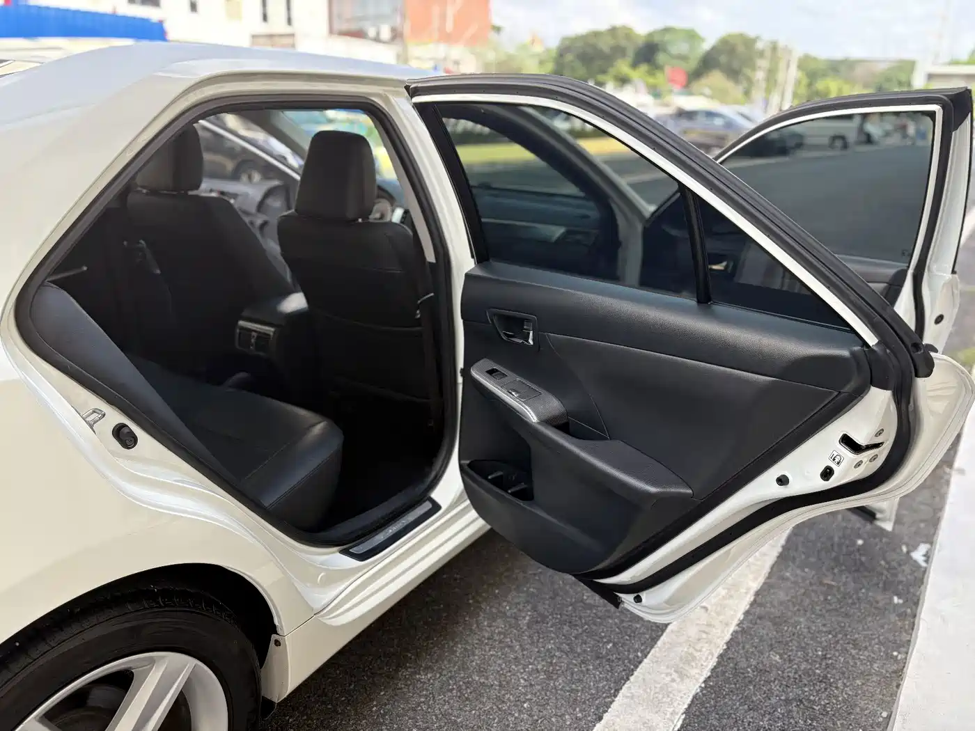 Photo 14 - Toyota Camry