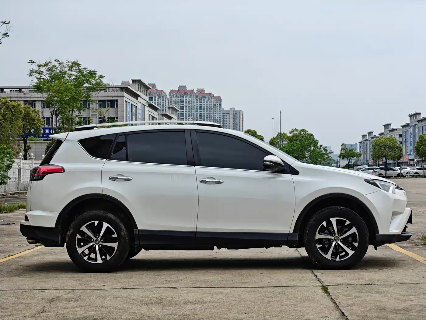 Toyota RAV4 Rongfang 2016 2.0L CVT 2WD Comfort (China V) фото 26