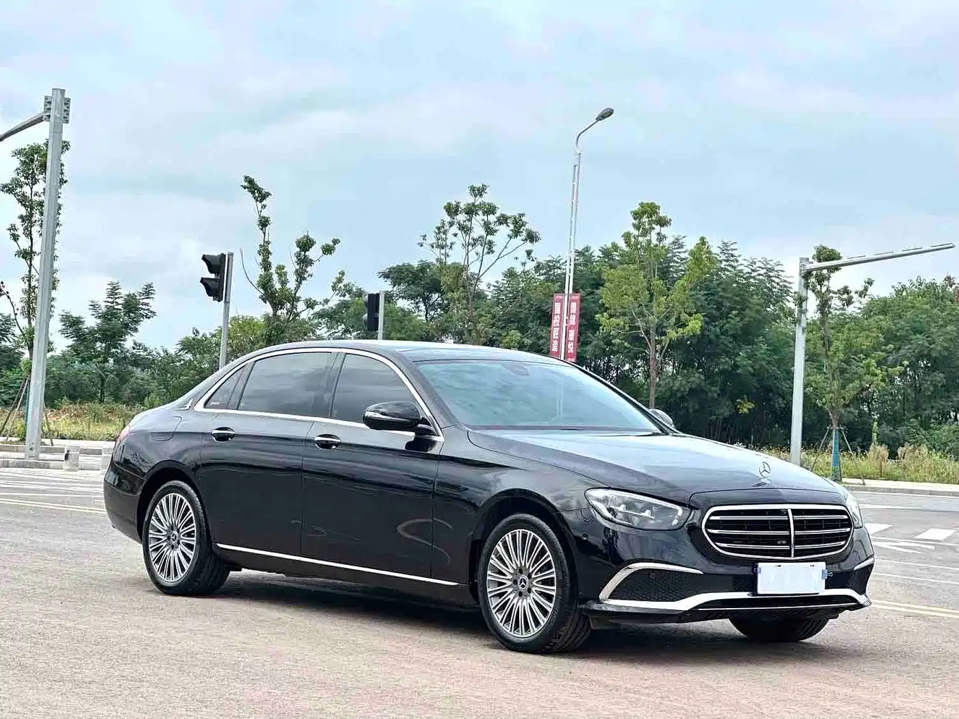 Mercedes-Benz E-Class 2022 E 300 L Luxury фото 3