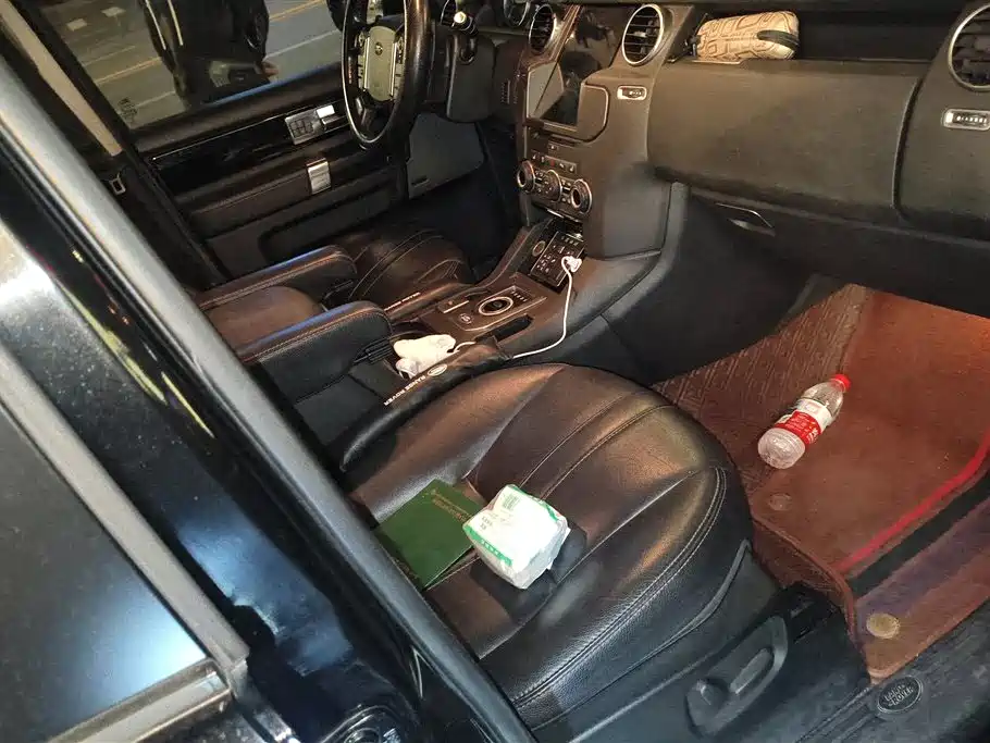 Land Rover Discovery 2014 3.0 SC V6 SE фото 8