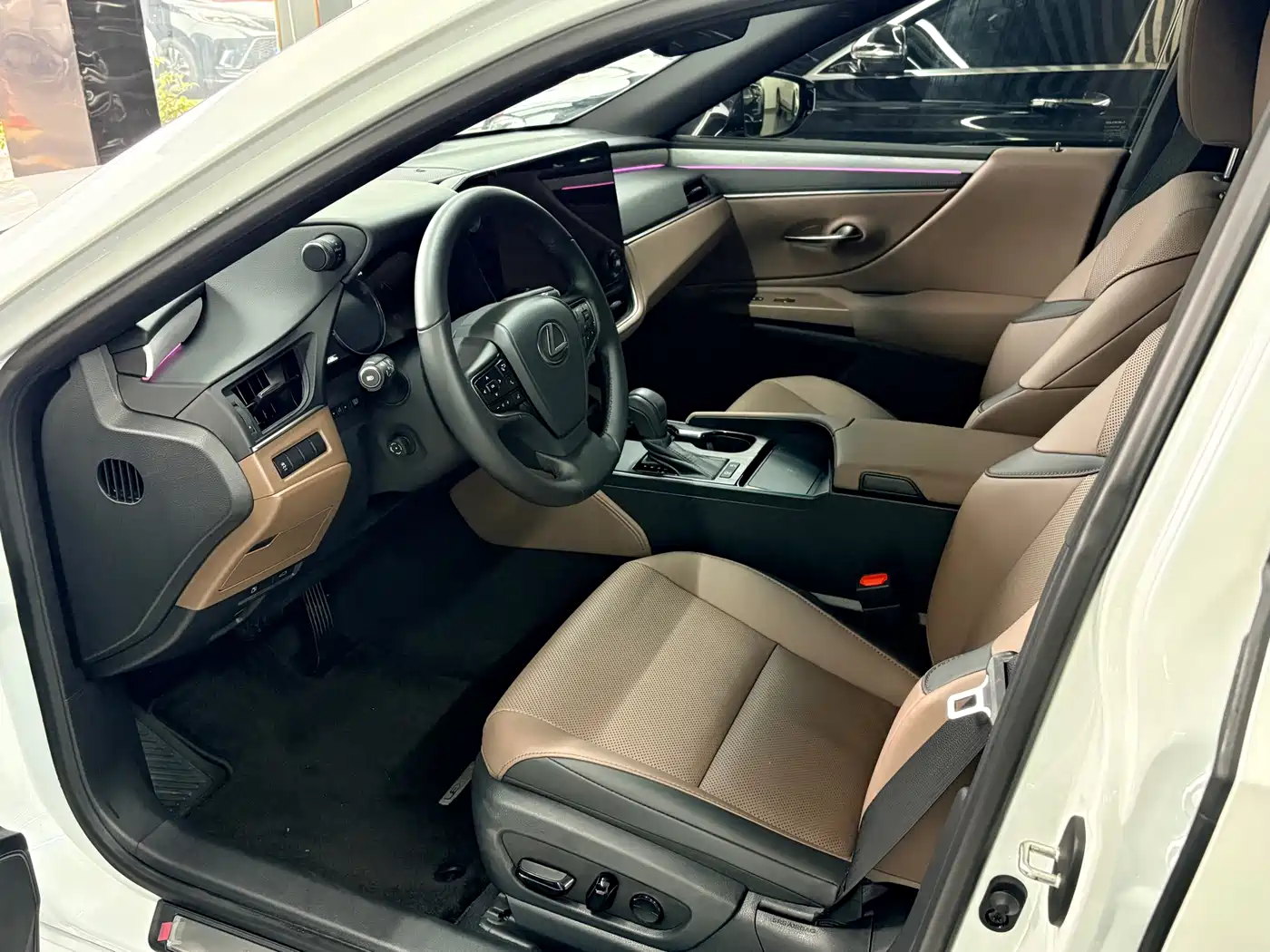 Lexus ES 2025 200 Ultimate Edition фото 7