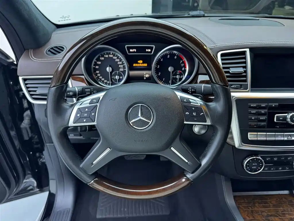 Mercedes-Benz GL-Class фото 13