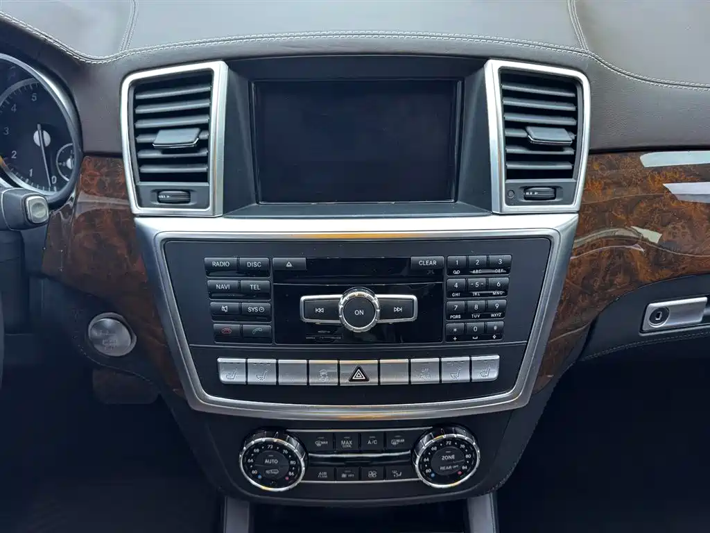 Mercedes-Benz GL-Class фото 14
