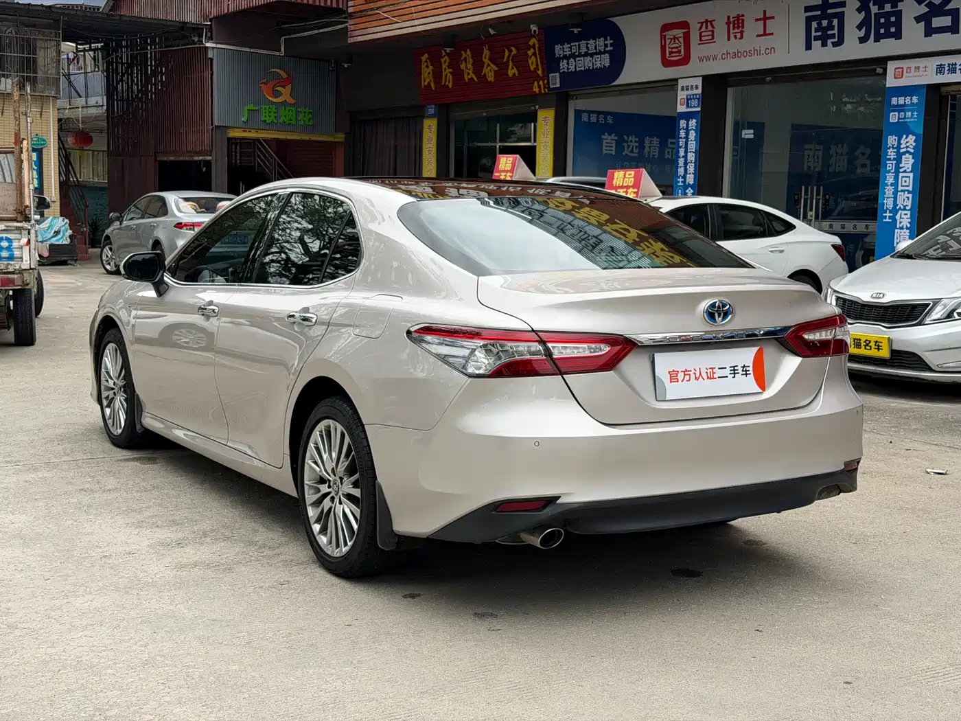 Toyota Camry 2018 Hybrid 2.5HG Luxury Edition фото 6