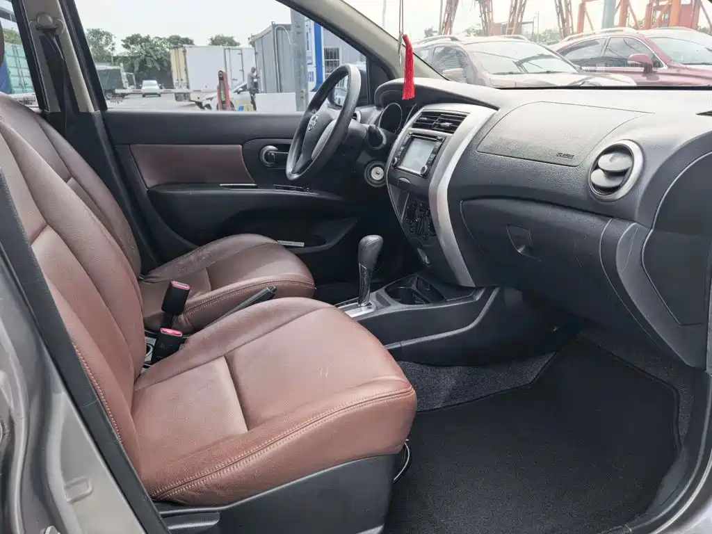 Nissan Livina 2014 2013 Sharp 1.6XL CVT Comfort