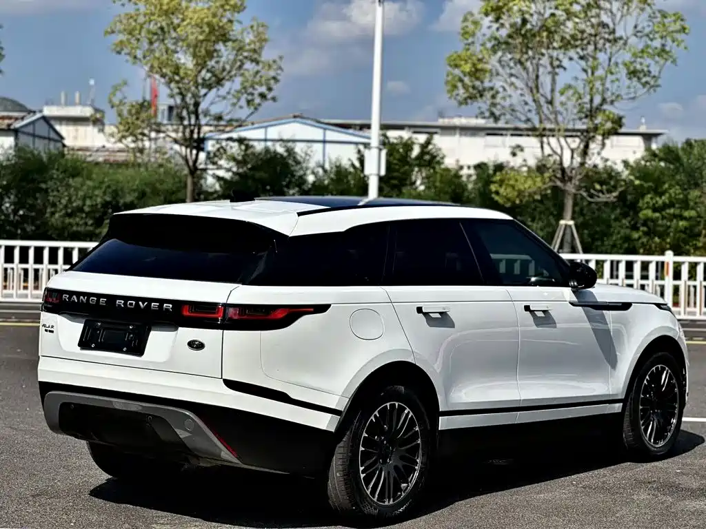 Photo 8 - Land Rover Range Rover Velar