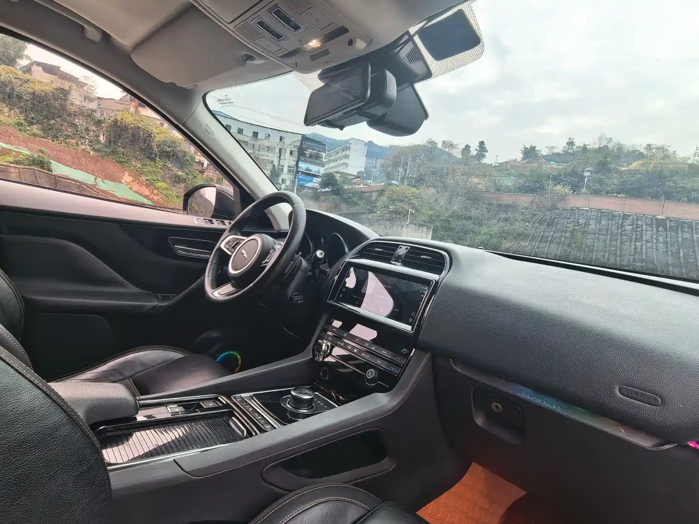 Jaguar F-PACE 2018 2018 2.0T 4WD Urban Premium Edition