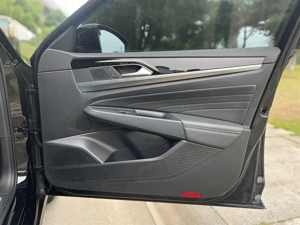 Photo 18 - Volkswagen Passat