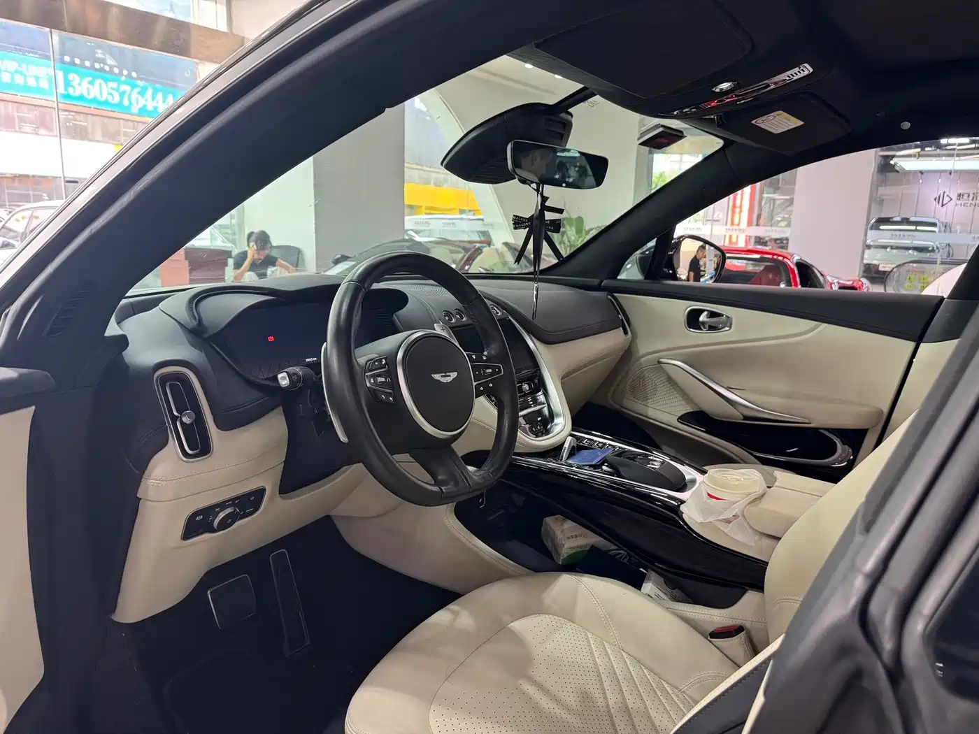 Aston Martin DBX 2025 2024 4.0T V8
