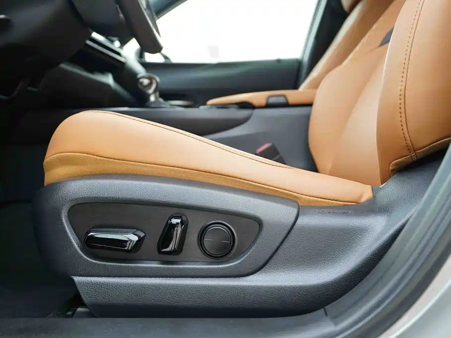 Lexus UX 2021 2020 260h Explore Cool Edition
