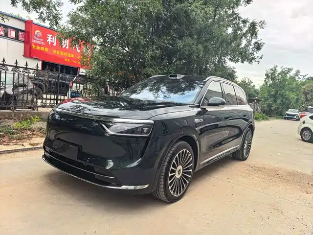 AITO Wenjie AITO M8 2025