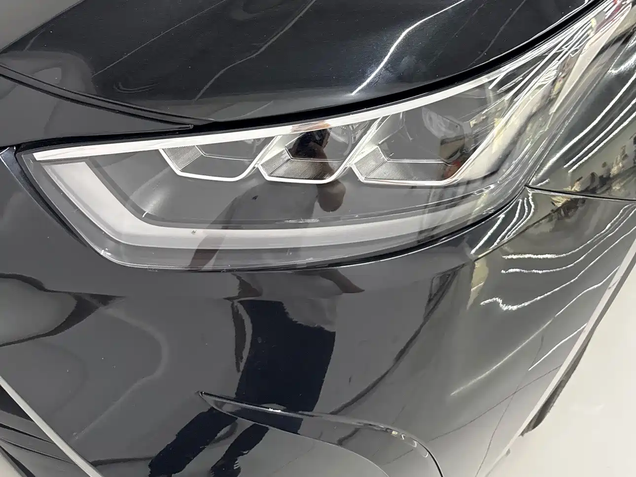 Photo 10 - Toyota Crown Kluger