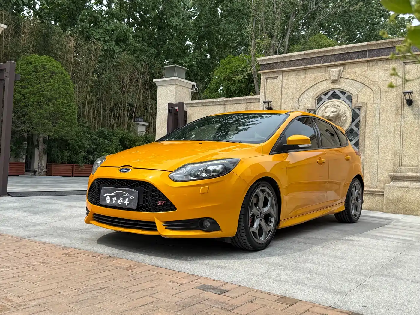 Ford Focus (Import) 2014 2013 2.0T ST Orange Edition