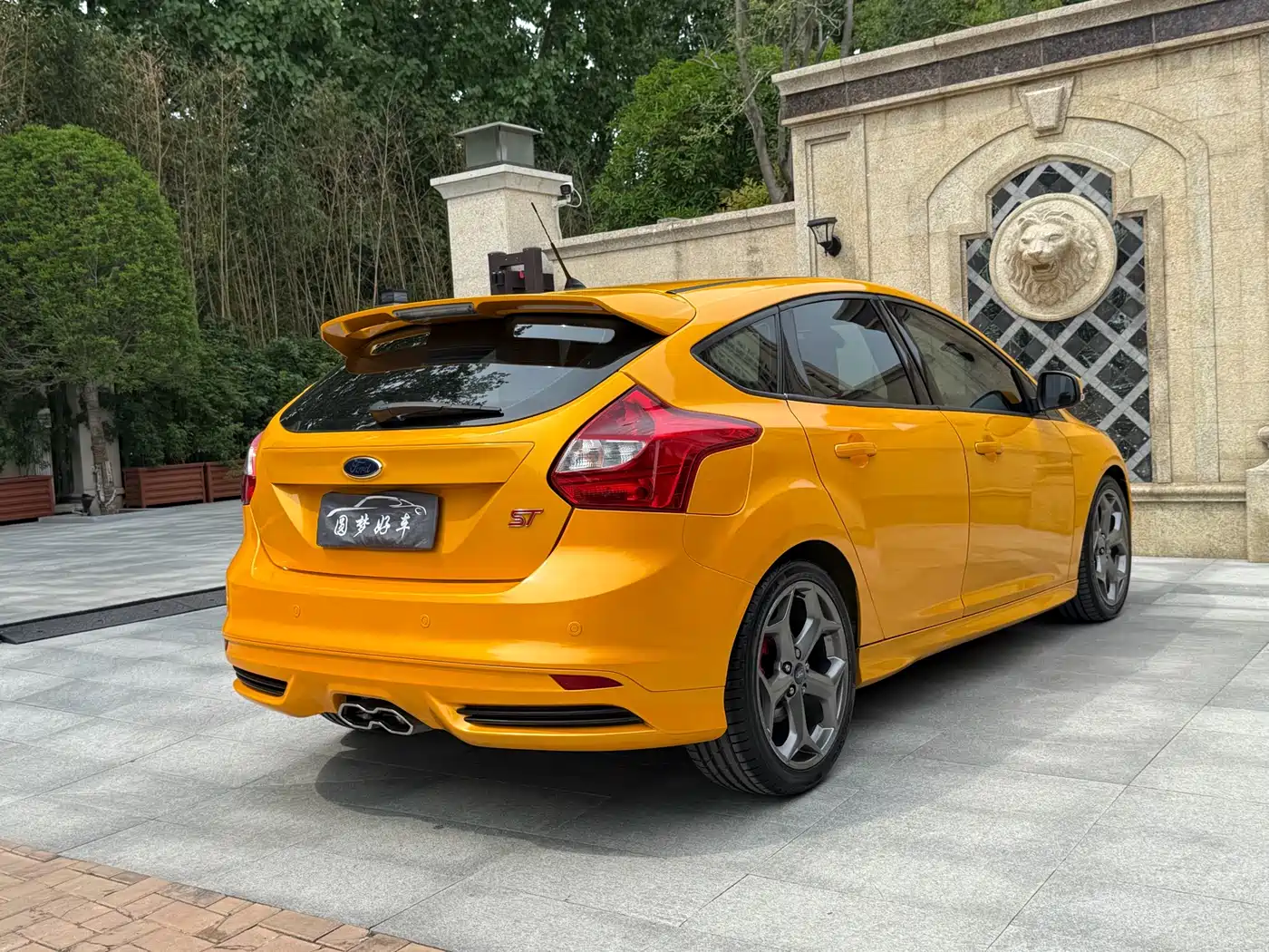Ford Focus (Import) 2014 2013 2.0T ST Orange Edition