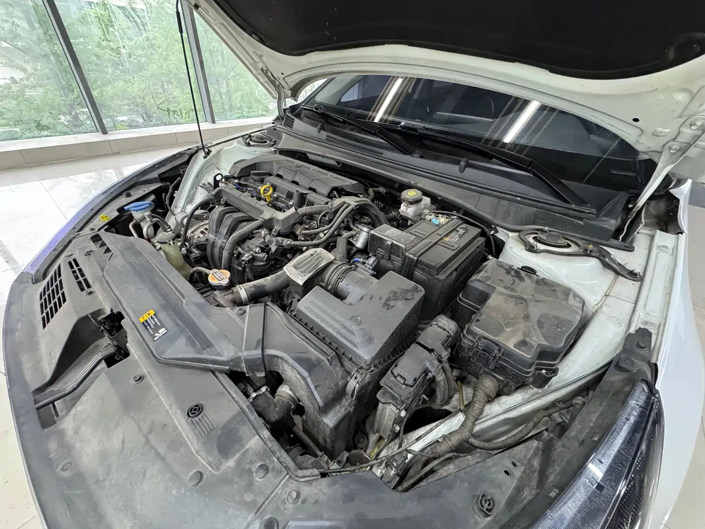 Hyundai Elantra 2023 Model 1.5L CVT LUX Premium Edition фото 13