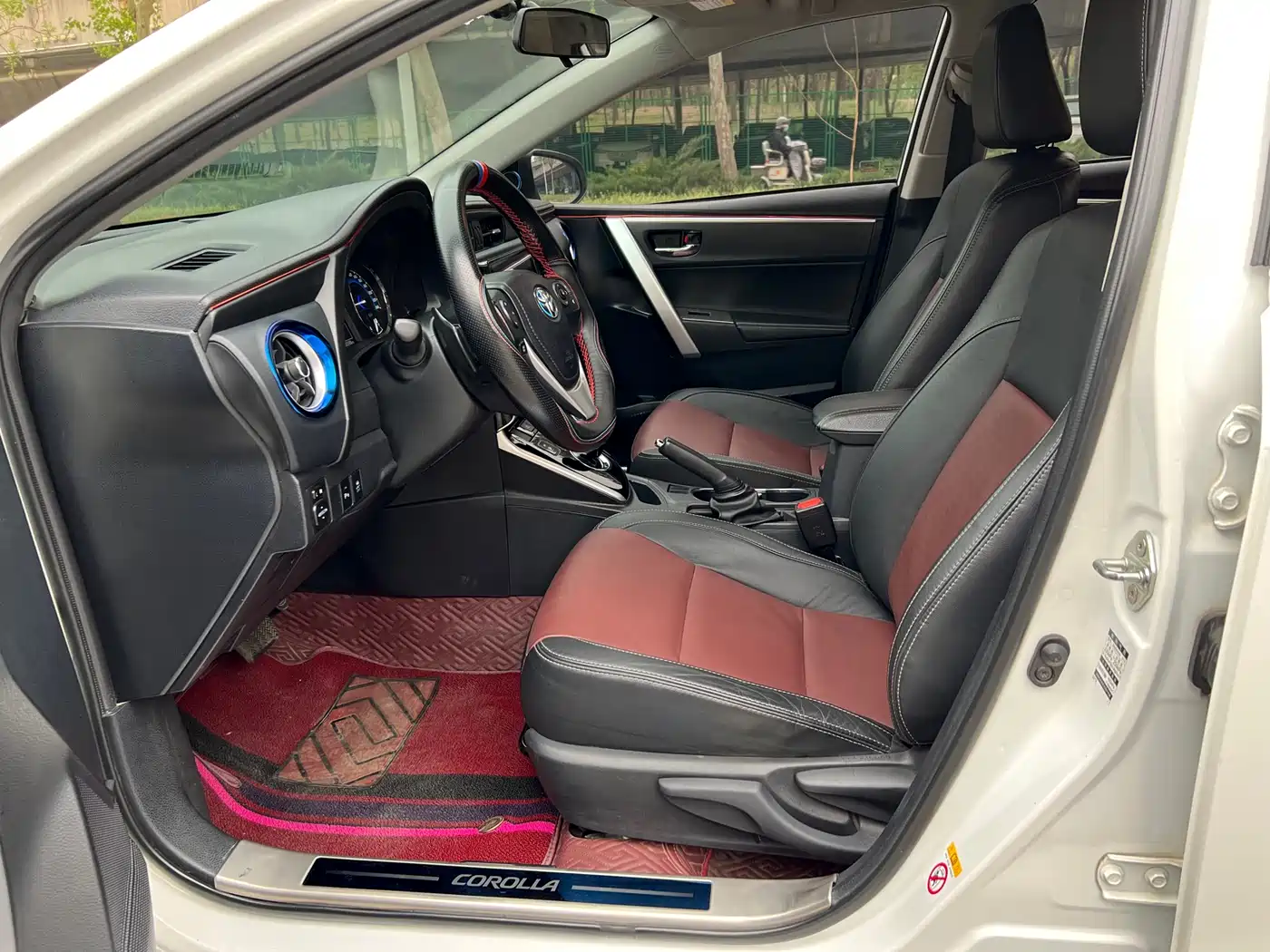Toyota Corolla 2018 Hybrid 1.8L E-CVT Smart Edition фото 13