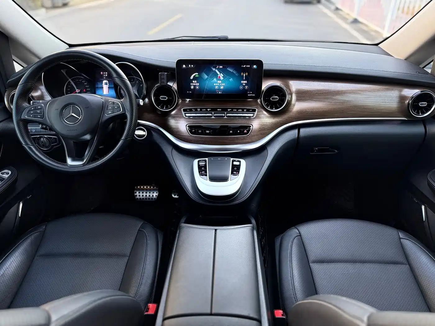 Mercedes-Benz V-Class 2022 V 260 L Long Wheelbase Luxury Edition фото 14