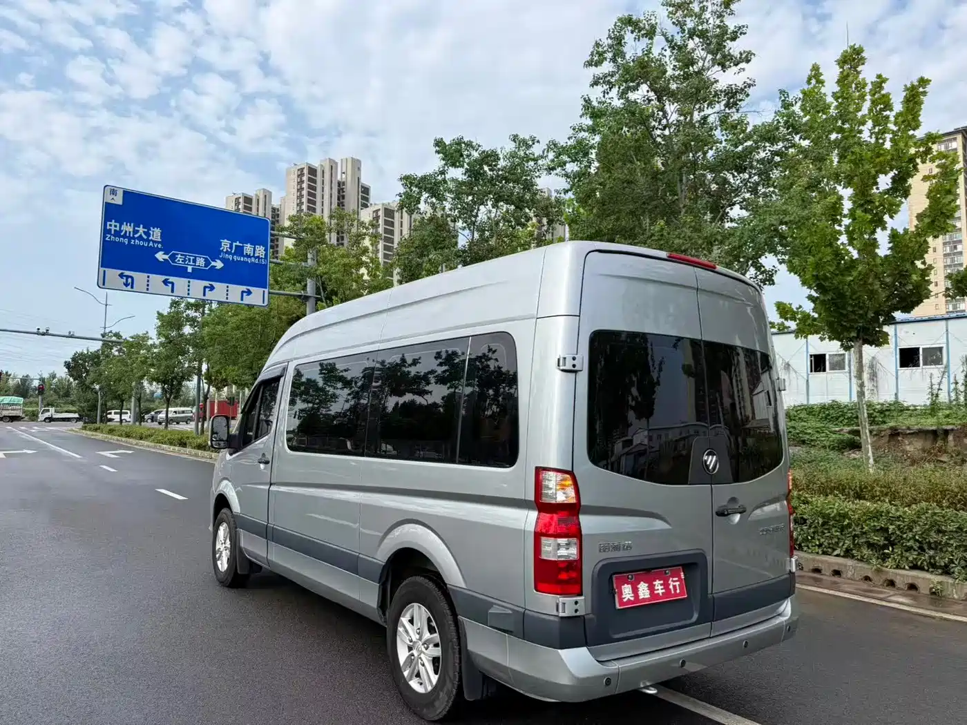 Foton Tuyano 2023 2023 2.0T Passenger Luxury Manual Long Wheelbase Medium Roof Single Rear Tire 9-Seater (Commercial)