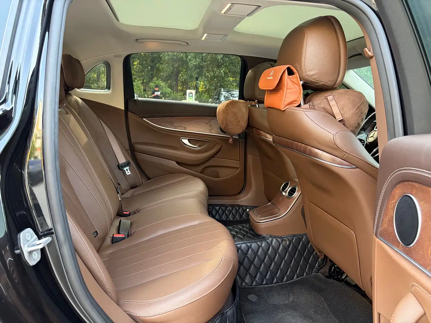 Mercedes-Benz E-Class New Energy 2022 E 350 e L Plug-in Hybrid Sedan фото 18