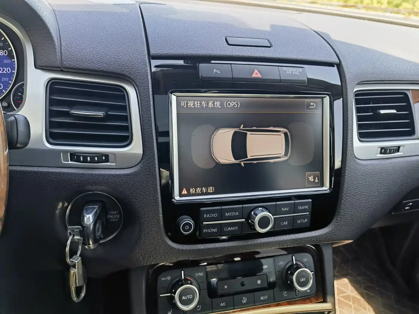 Volkswagen Touareg 2011 3.0TSI Comfort фото 12