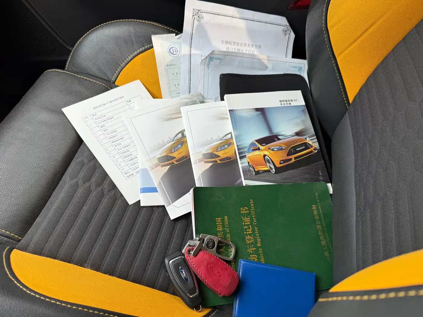 Ford Focus (Import) 2014 2013 2.0T ST Orange Edition