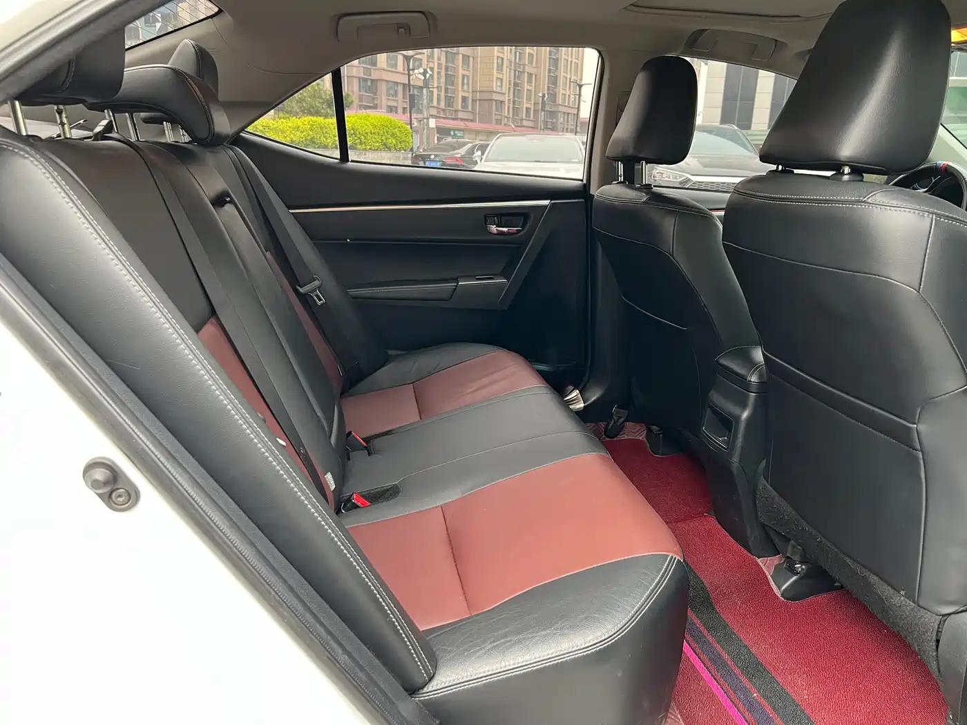Toyota Corolla 2018 Hybrid 1.8L E-CVT Smart Edition фото 18