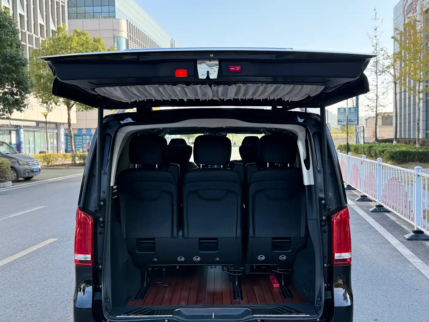 Mercedes-Benz V-Class 2022 V 260 L Long Wheelbase Luxury Edition фото 8