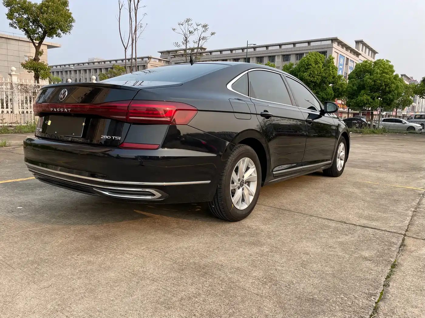 Volkswagen Passat 2023 280TSI Elite Edition фото 5