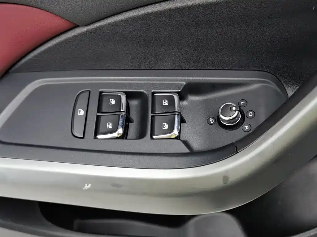 Dongfeng Aeolus Dongfeng Fengshen AX7 2021 2021 PRO 1.6T Automatic Honor Edition