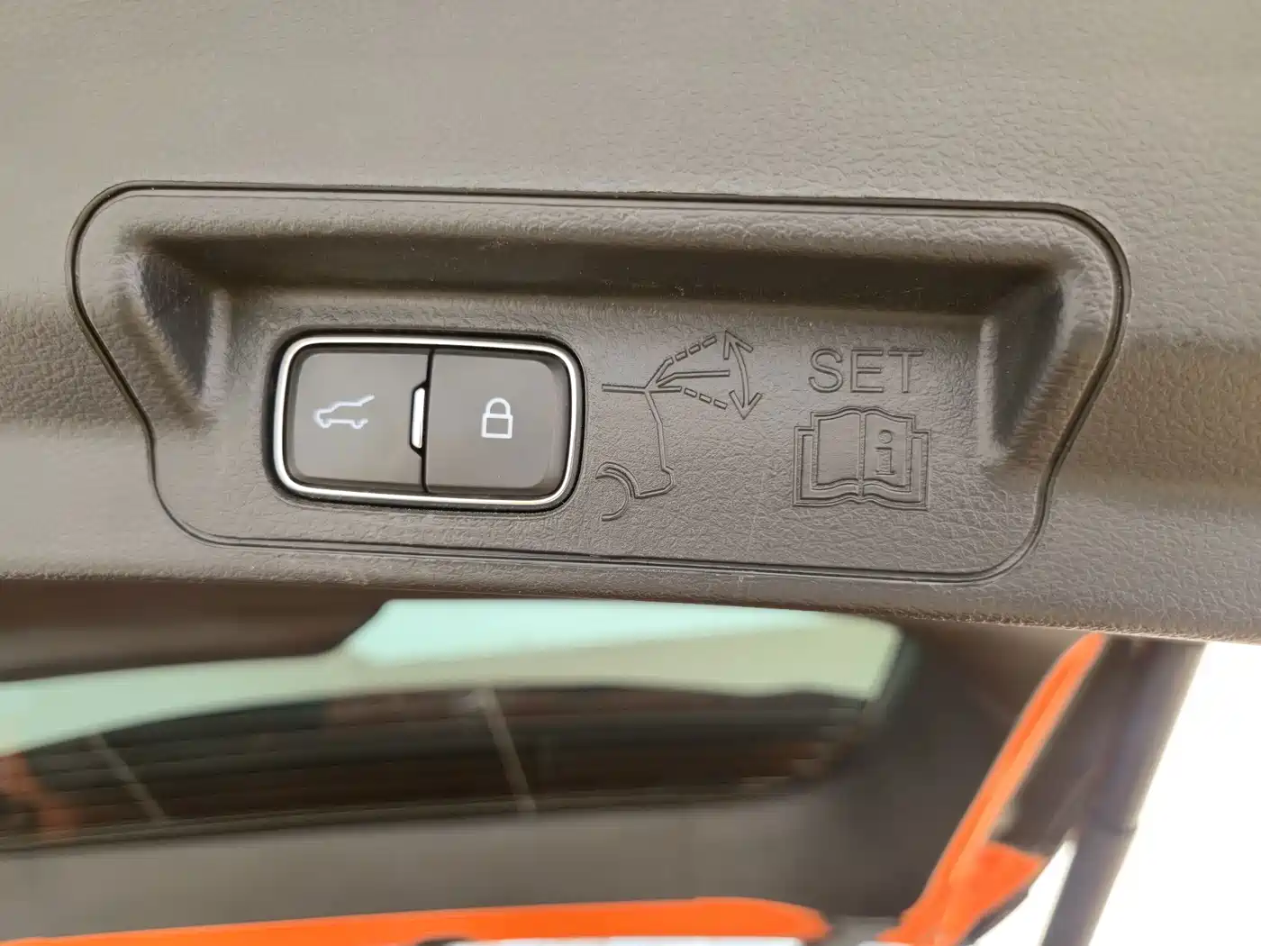 Фото 25 - Ford Explorer