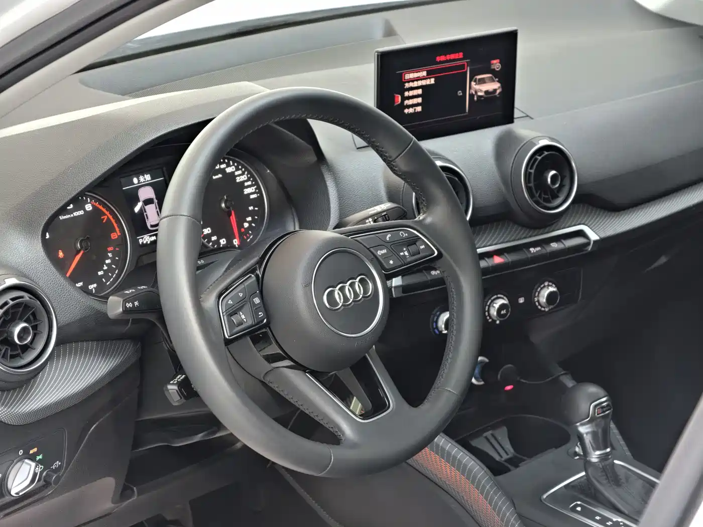 Audi Q2L 2019 2018 35 TFSI Launch Exclusive Edition China VI