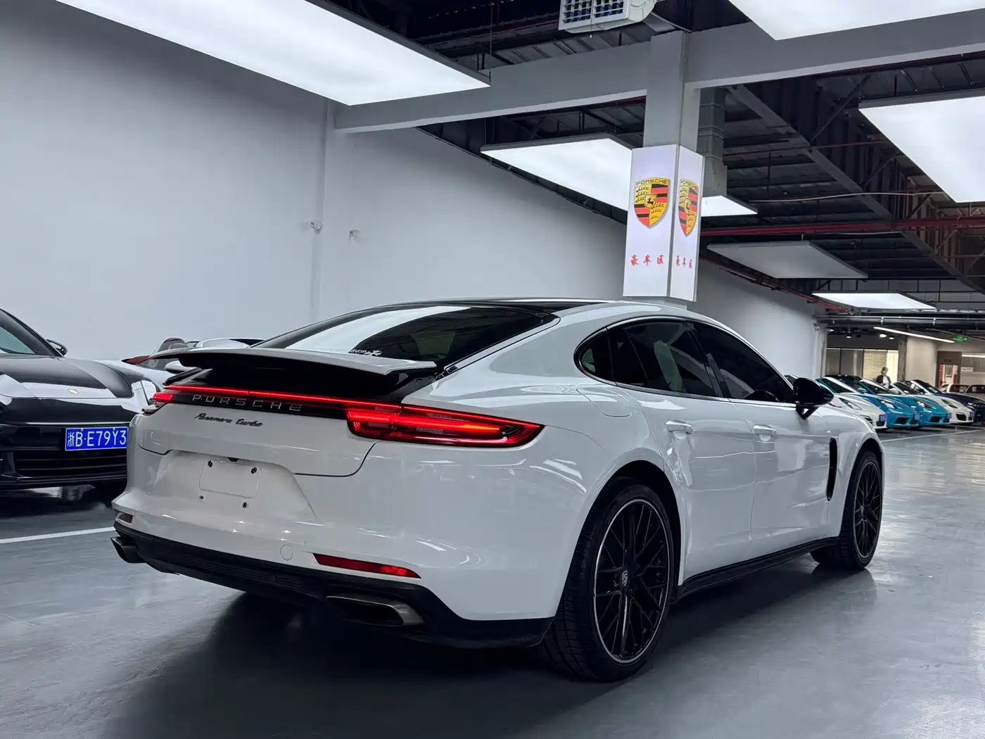 Porsche Panamera 2017 Panamera 3.0T фото 19