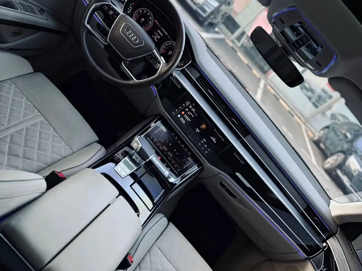 Photo 4 - Audi A8