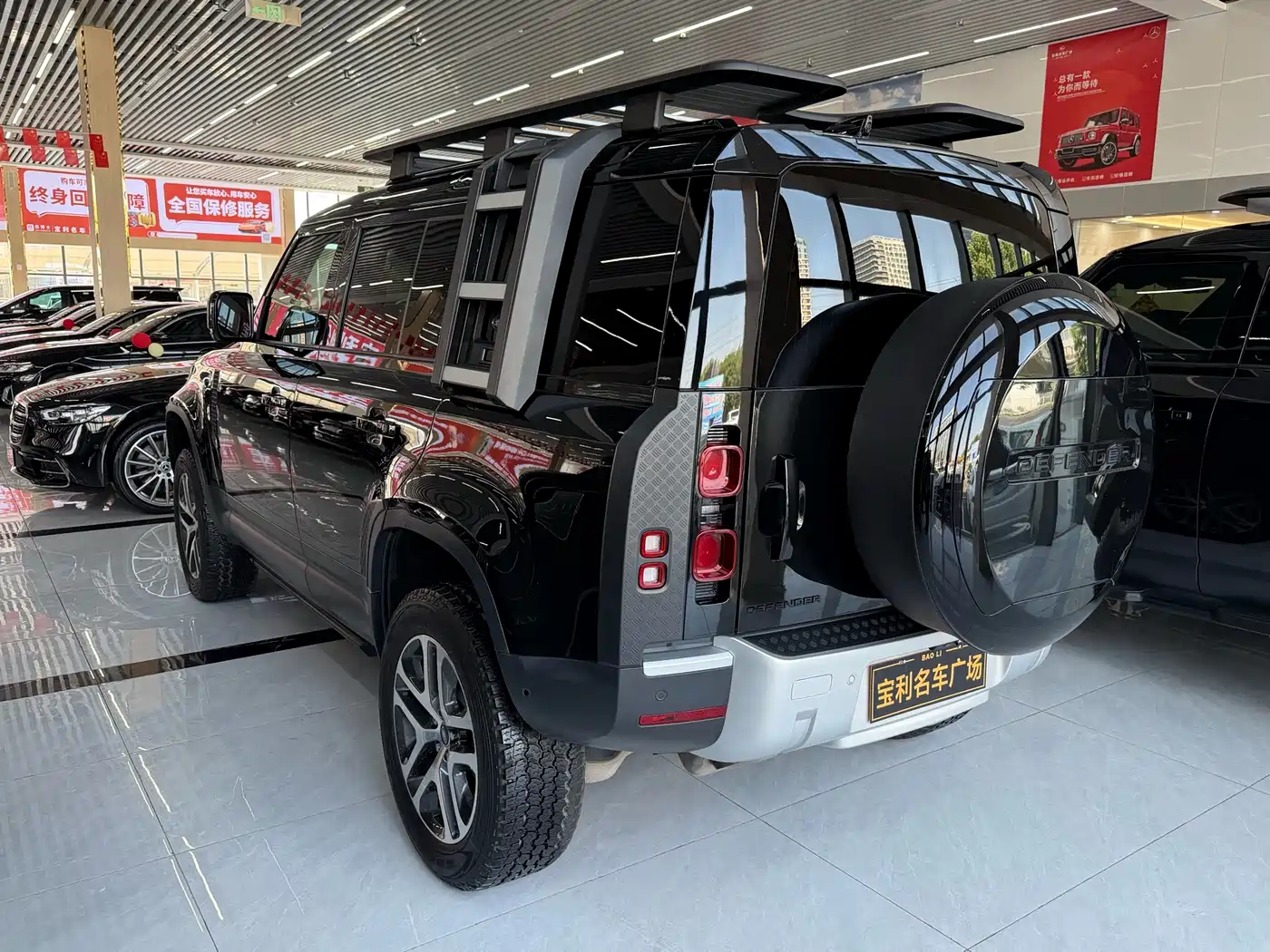 Land Rover Defender 2024 110 3.0T P400 Dark Special Edition фото 4